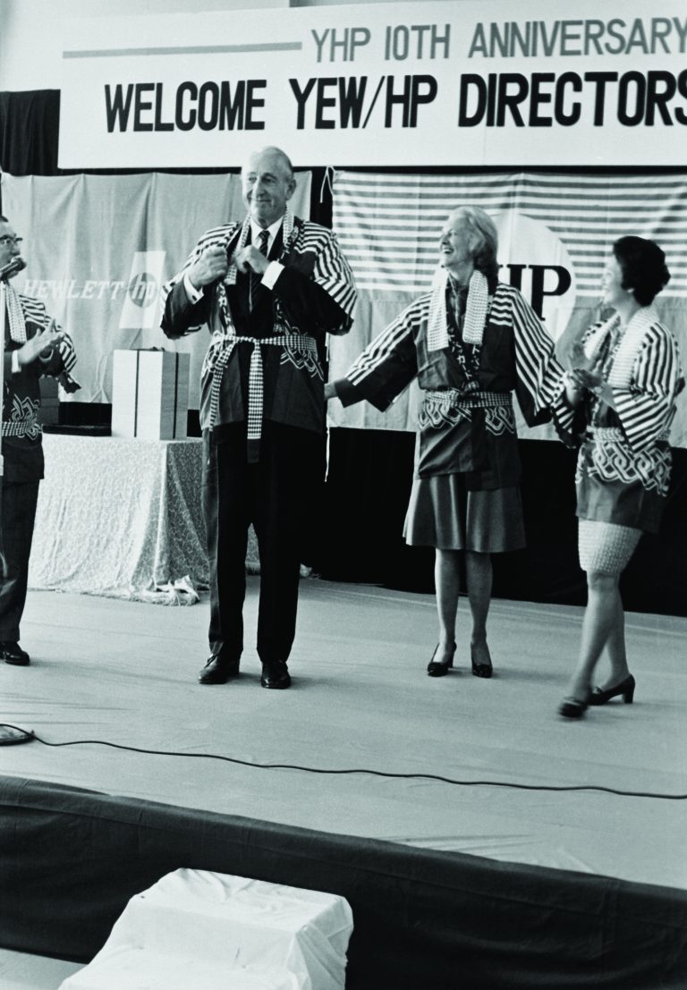 A photo of Dave Packard on stage to celebrate the 10th anniversary of Yokogawa Hewlett-Packard.