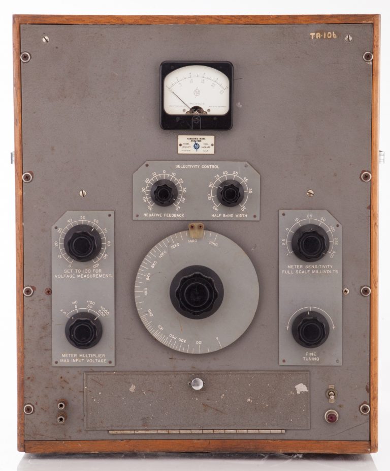 The front face of the HP 300A harmonic wave analyzer.