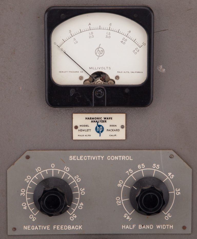 Close up photo of the readout and selectivity controls for the HP 300A harmonic wave analyzer.