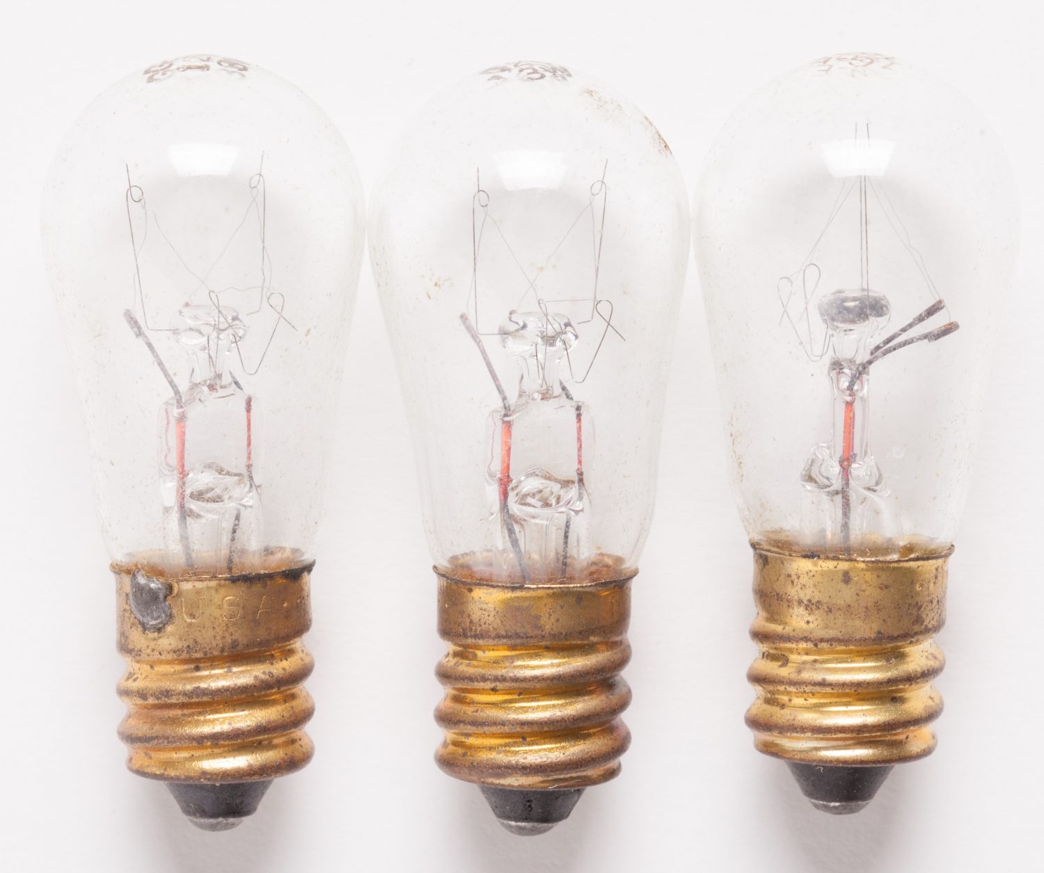 Three lightbulbs like the ones that Bill Hewlett may have used as a variable resistor.