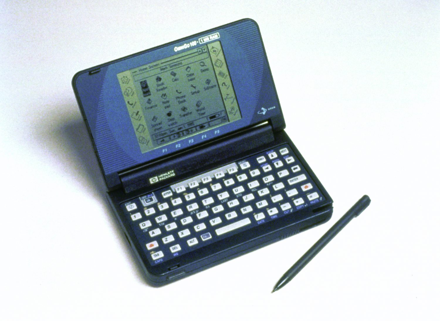 Photo of the OmniGo 100 and stylus, Hewlett-Packard's first PDA with a graphical user interface.
