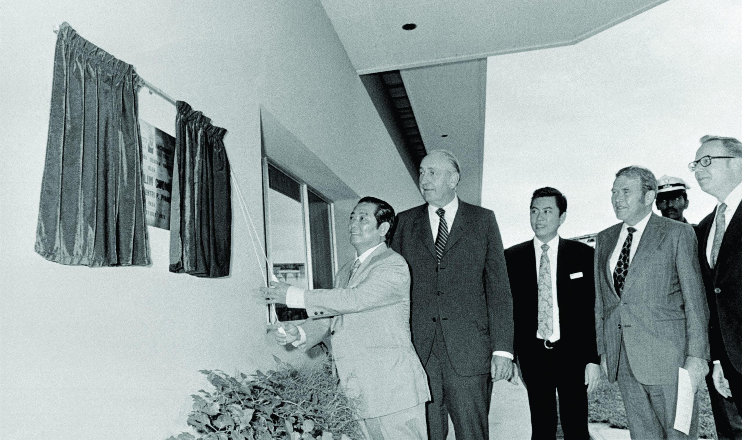 Bill Hewlett, Dave Packard and other men during the unveiling of a sign at Hewlett-Packard Malaysia in 1972.