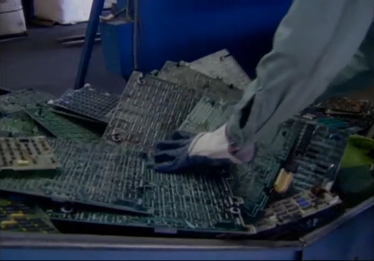 A video showing how HP reclaims precious metals for old products.
