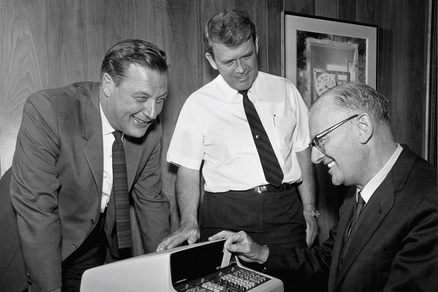 Barney Oliver and Bill Hewlett showing science fiction author Arthur C. Clarke a prototype of the HP 9100A. 