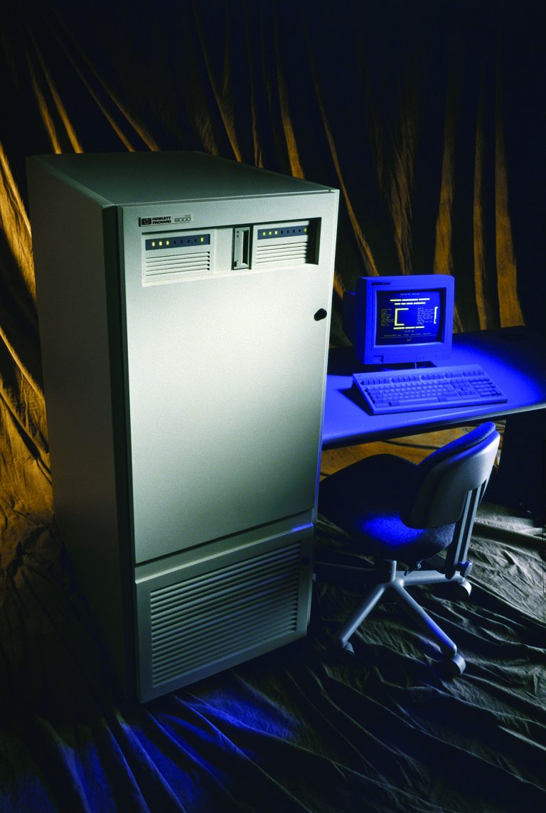 Photo of the HP 9000 Model 1210, one of Hewlett-Packard's first fault tolerant computers.