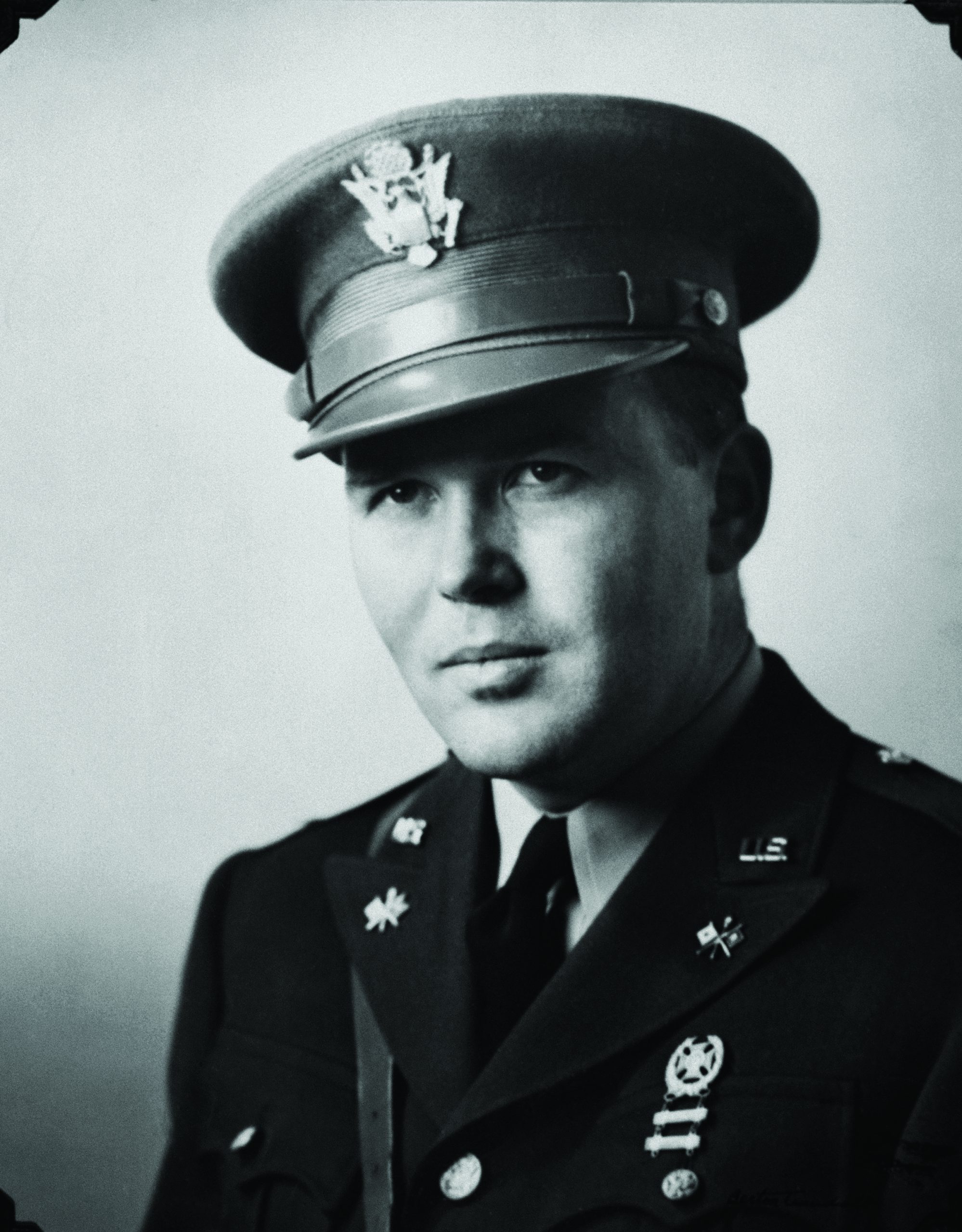 Photo of Bill Hewlett in Army dress uniform taken in 1943.