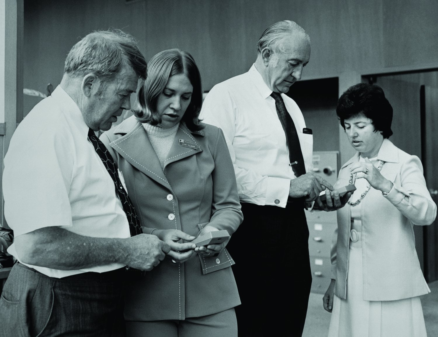 Lynn Tillman and Janet Loustanou giving Bill Hewlett and Dave Packard a tutorial on the HP 70 financial calculator.