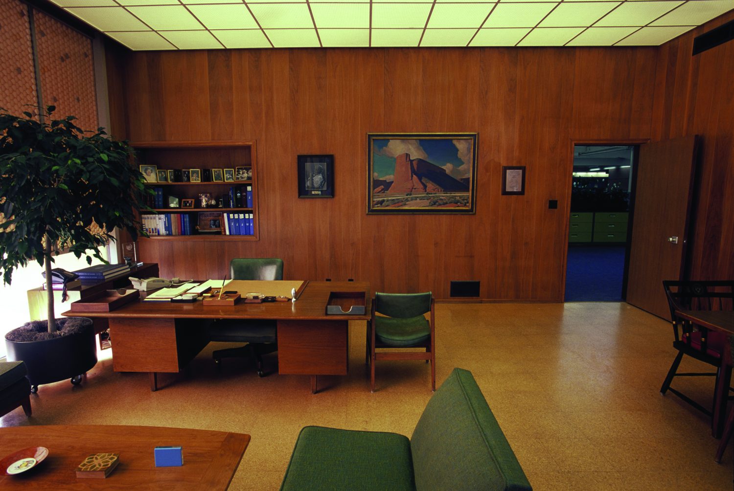 Photo of Bill Hewlett's preserved office taken in 2000.