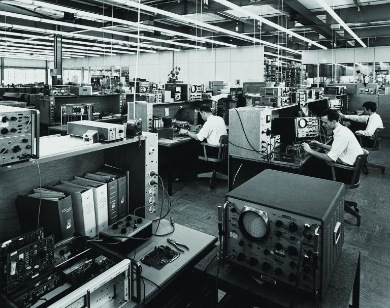 Hewlett-Packard production facility in Germany with open spaces and individual workstations.