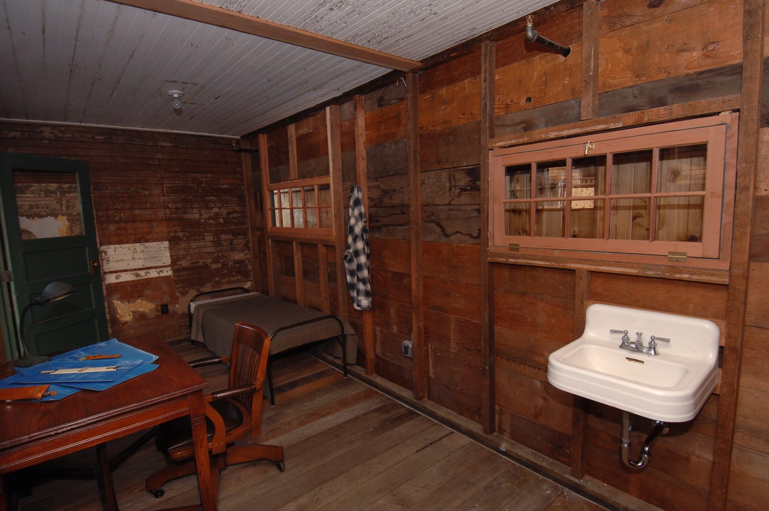 The interior of Bill Hewlett's shed on Addison Avenue with bed, sink and table visible.