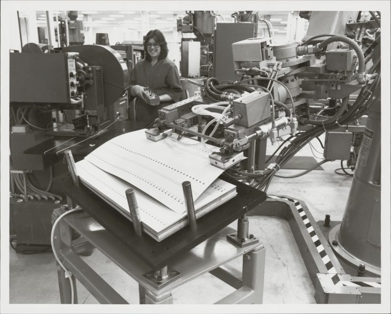 Photo of a robot on the production floor at Hewlett-Packard in 1983.