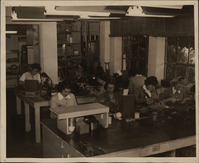 A photo from 1946 featuring nine female HP employees at work.