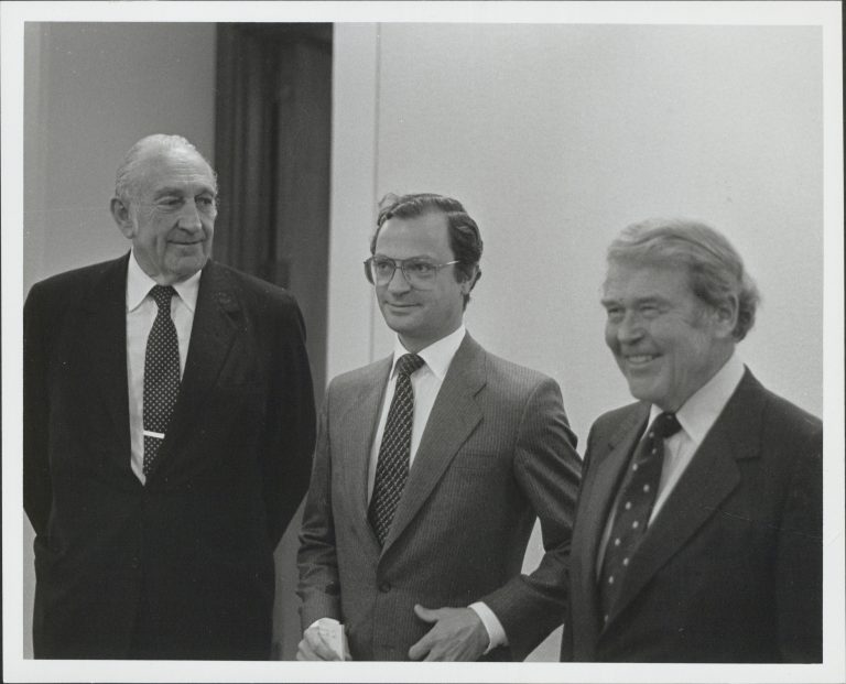 Photo of Dave Packard (left), Bill Hewlett (right) and Swedish King Carl XVI (center) taken in 1984.