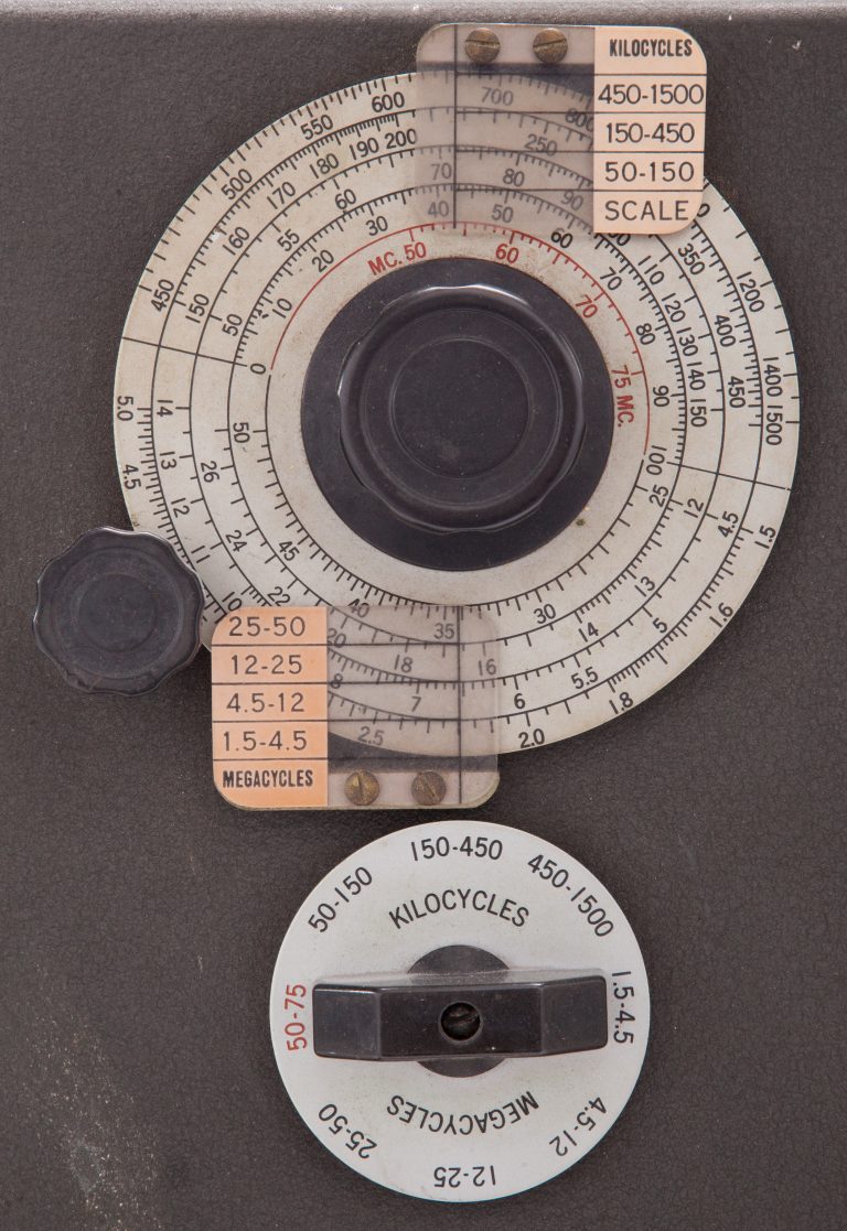 Close-up photo of two dials on the Q-Meter.