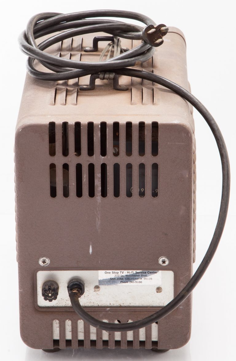 Photo of the HP 200CD oscillator (back).