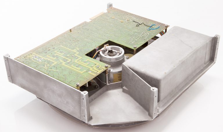 Photo of the bottom of the HP 7910 disk drive.