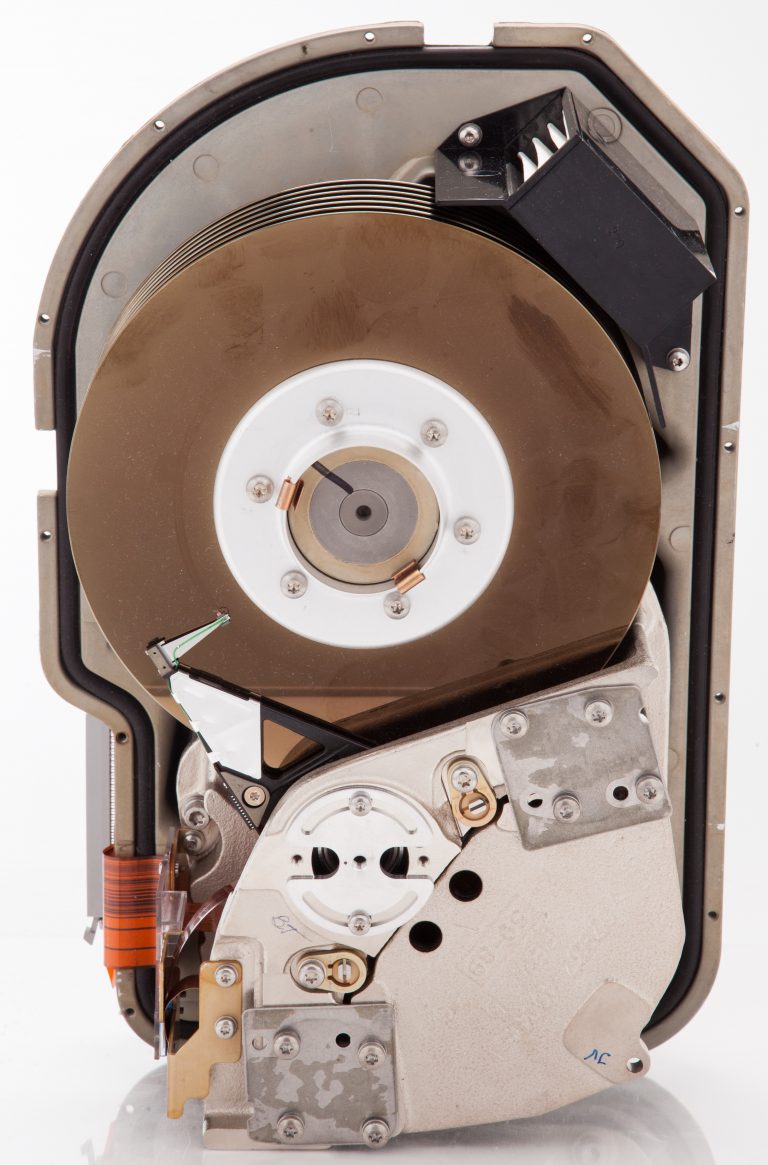 Photo of the HP 9737 Storage Disk Drive.