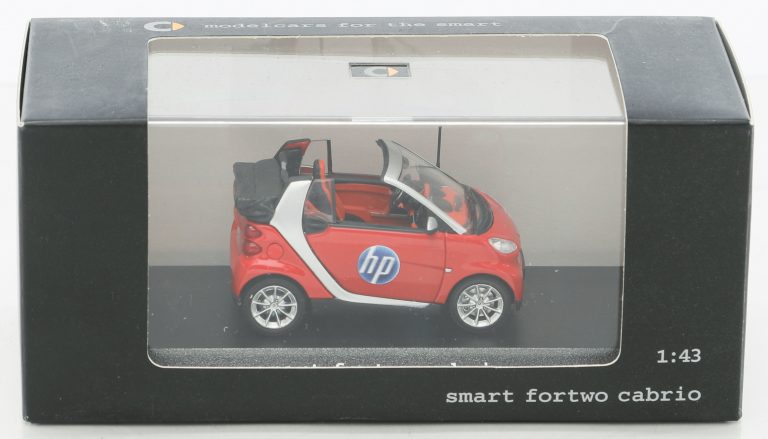 A 1:43 replica of the Smart Fortwo Cabrio with the HP logo on the door.