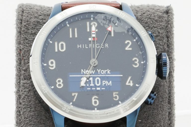 Photo of the Tommy Hilfiger hybrid watch produced in collaboration with Hewlett-Packard.