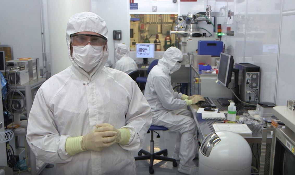 A video on the HP Labs clean room in Palo Alto used for semiconductor research..