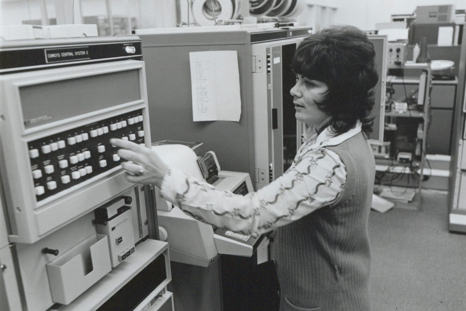 A woman working on the Comsys system used to communicate with HP facilities all over the globe in 1974.