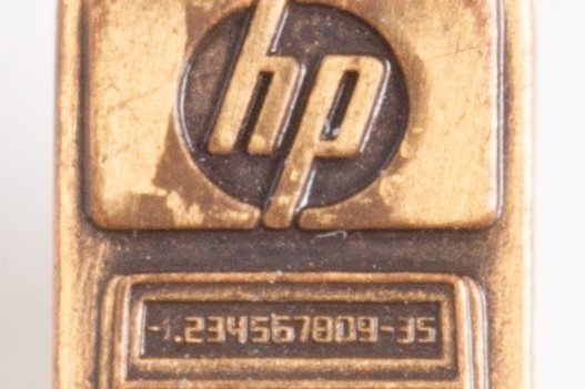 Photo of the pin used to commemorate the ten-year anniversary of the HP 35.