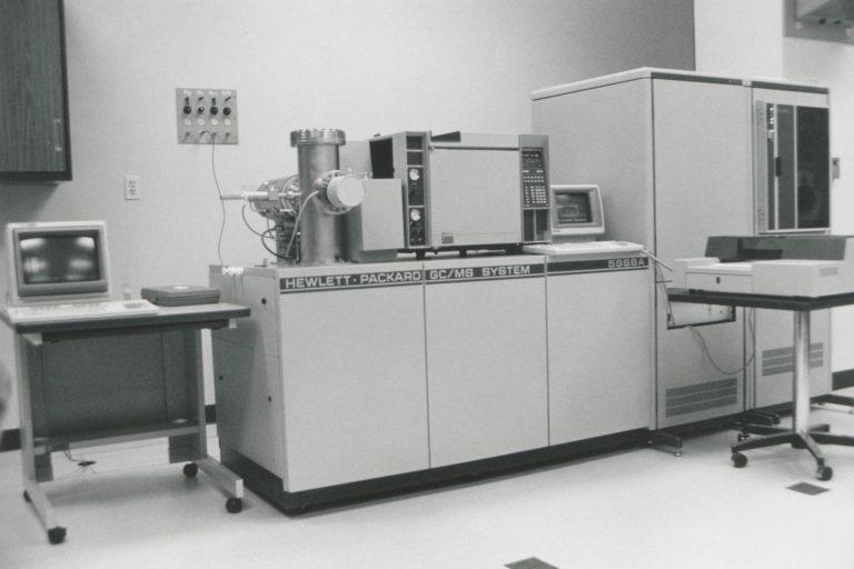 Photo of the Hewlett-Packard 5988A gas chromatograph / mass spectrometer system.