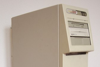 Photo of the Compaq SystemPro server from 1989.