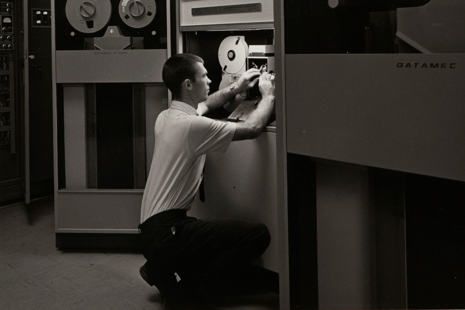 Man works on the SC4400 magnetic tape recorder.