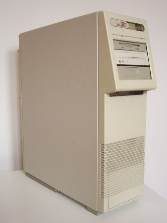 Photo of the Compaq SystemPro server from 1989.
